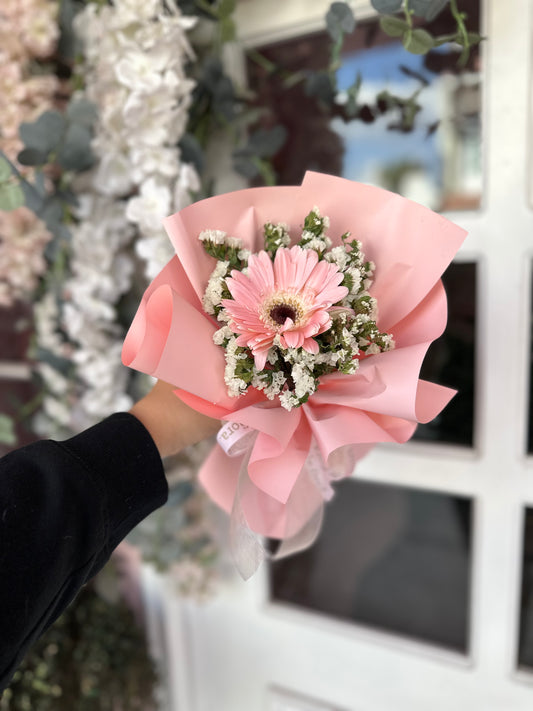 Detalle gerbera y Leticia