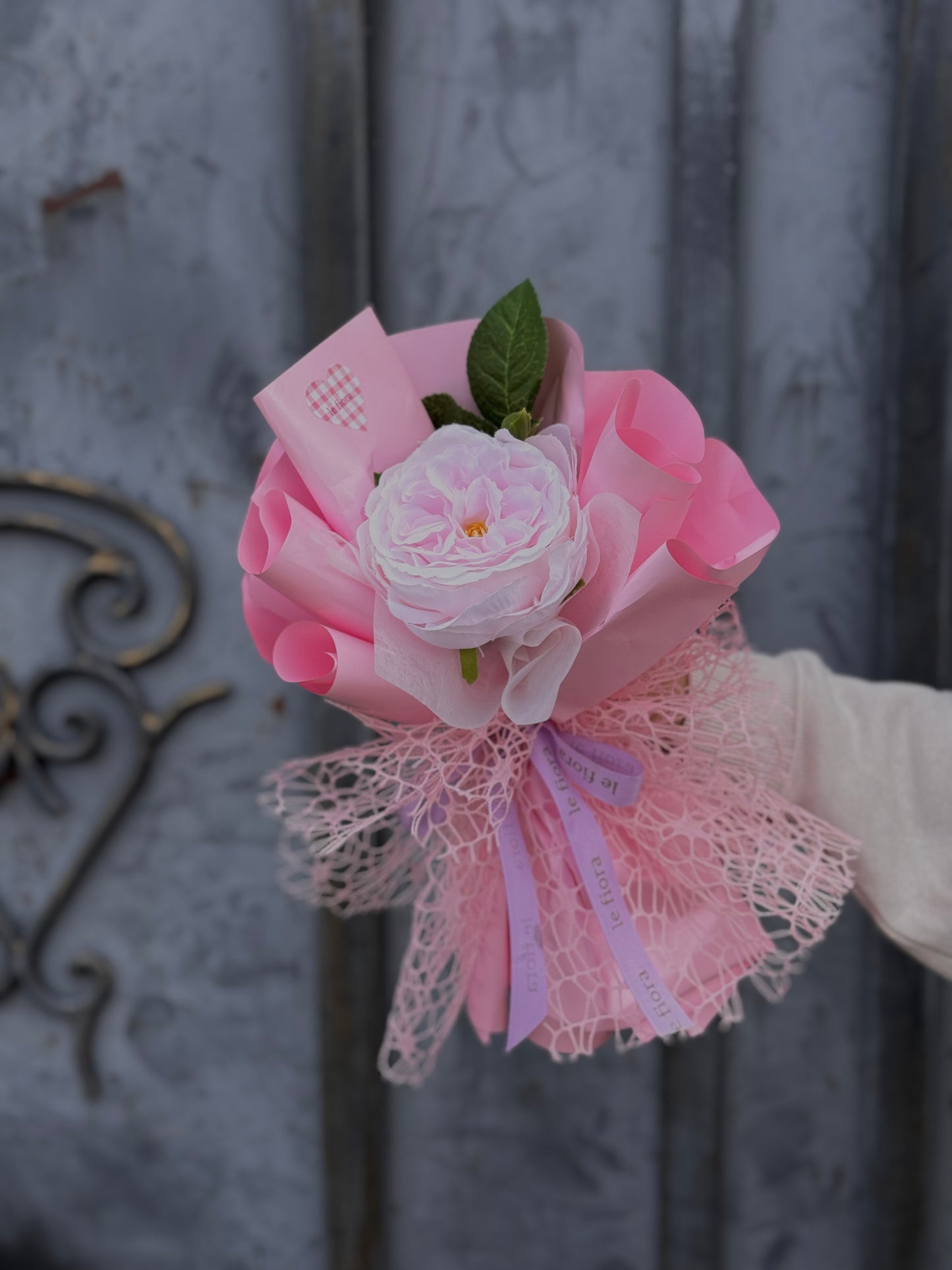 Detalle rosa inglesa artificial